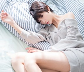 怀孕初期睡觉可以把腿弯曲抬高嘛（怀孕初期睡觉可以把腿弯曲抬高嘛）